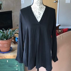 Vince black silk-blend pullover blouse! S/P